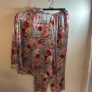 Delicates Women's XL Paisley Floral Print Satin Long Sleeve Pajama Set